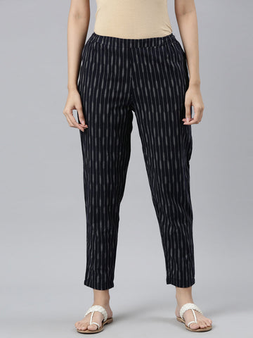 Women Solid Navy Mid Rise Pencil Pants