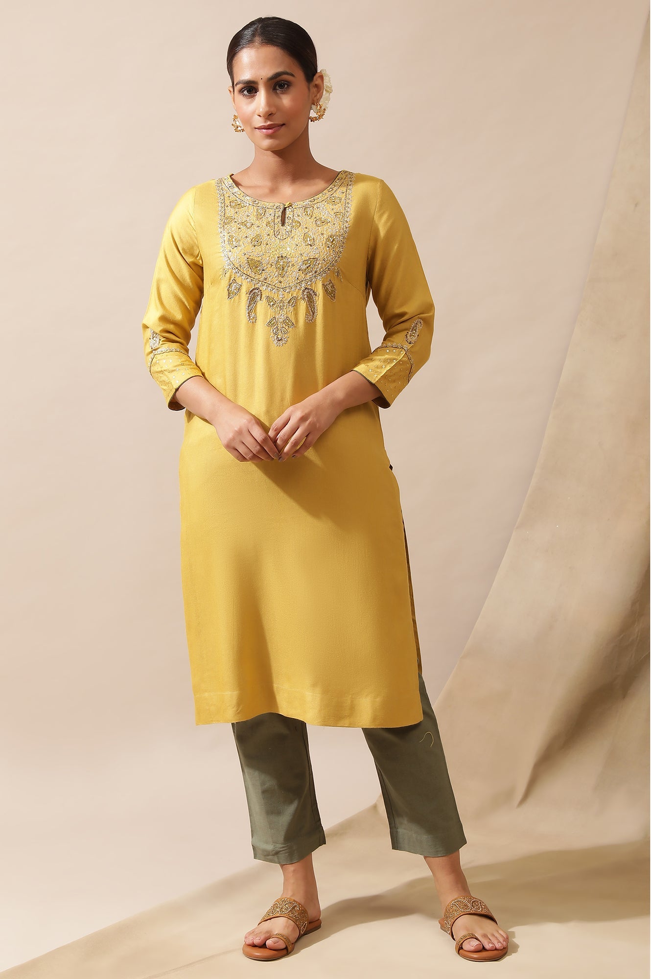Mustard Embroidered Kurta In Silk Viscose Tussar
