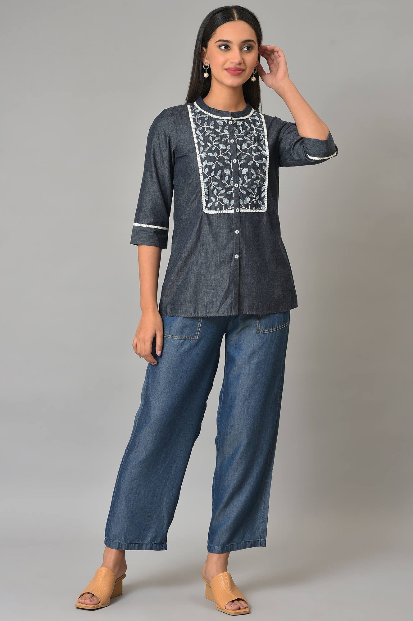 Blue Embroidred kurta & Narrow Pants
