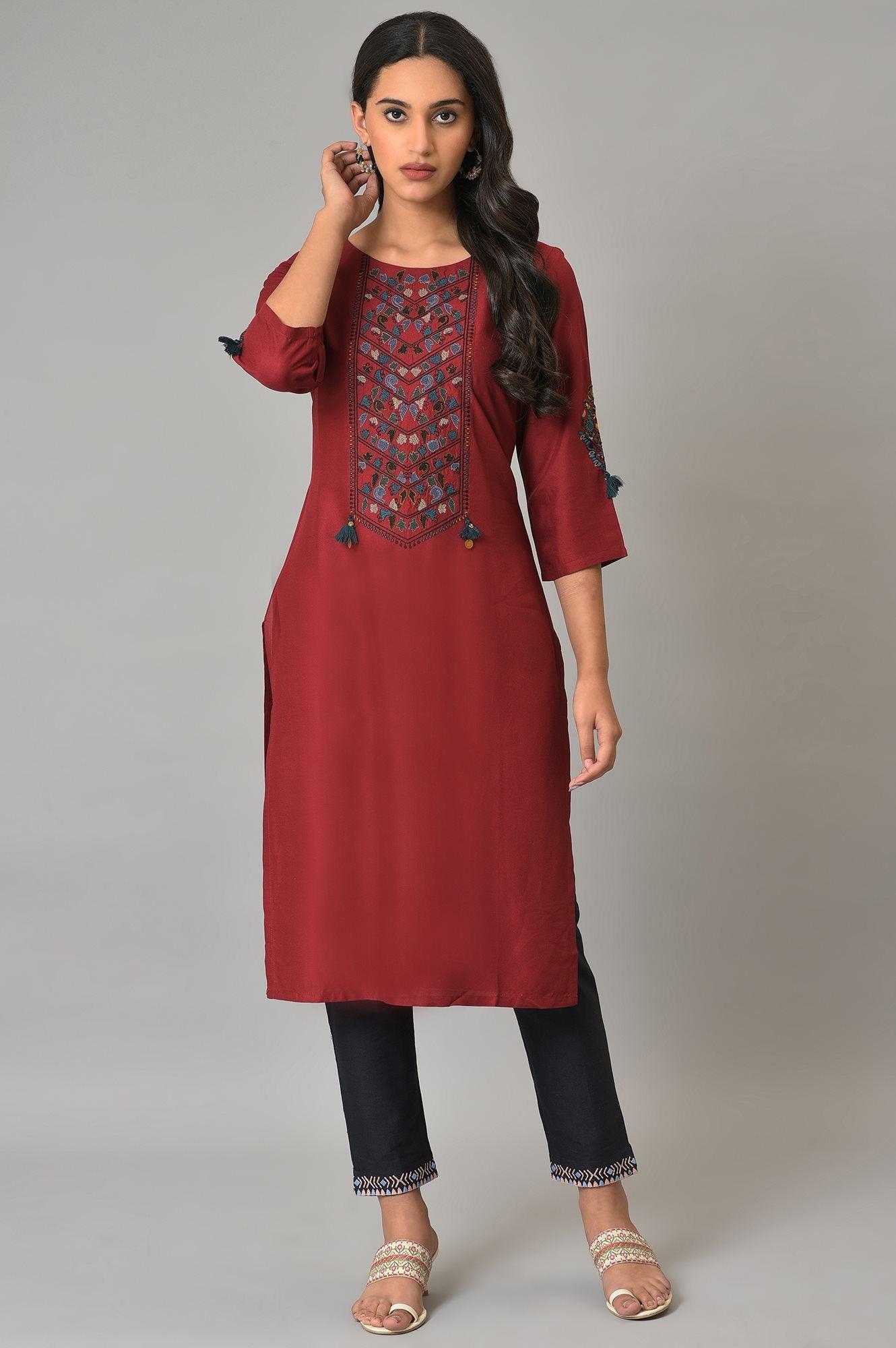 Maroon Round Neck kurta With Embroidered Yoke