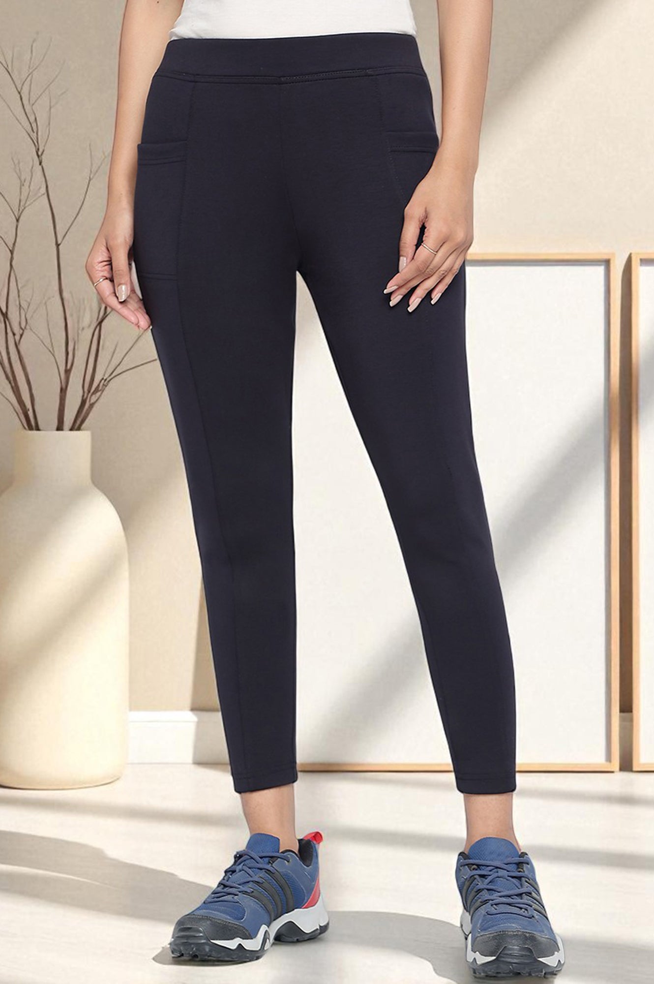 Black Solid Mid Rise Tights in Calf Length