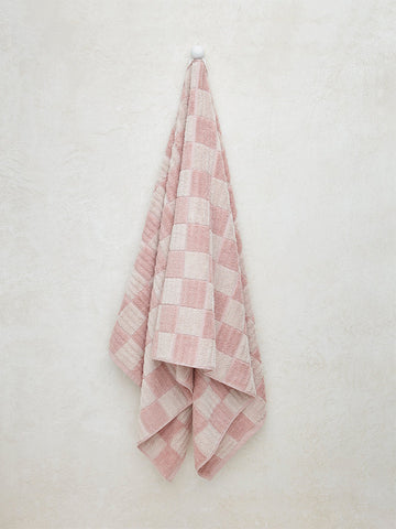 Westside Home Pink Checkered Design Bath Towel