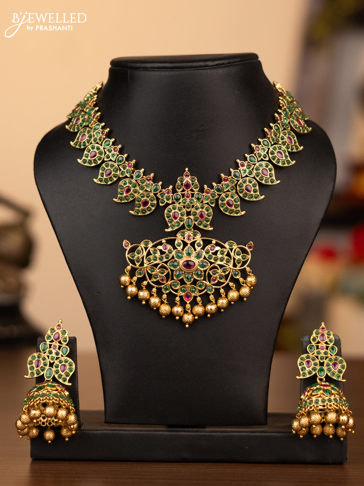 Antique necklace manga pattern with kemp stones and golden beads hanging