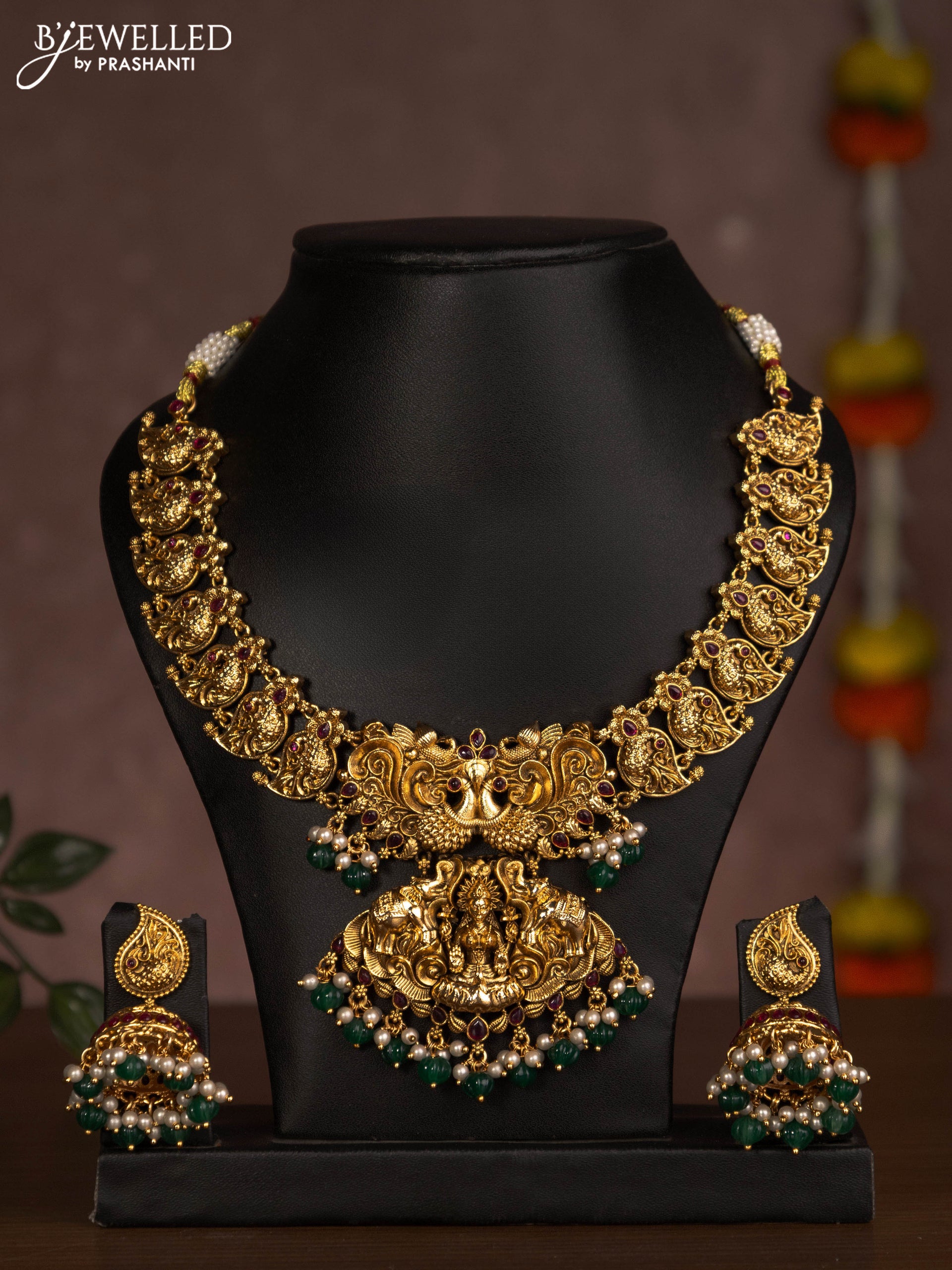Antique necklace lakshmi design with pink kemp stones and green beads hanging