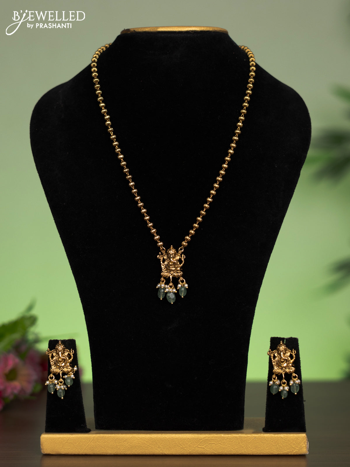 Antique chain ganesha pendant with  pearl and beads hanging